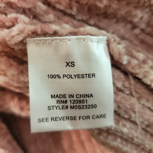 NWT Super Soft Pink Rose Turtleneck Sweater - Picture 5 of 6